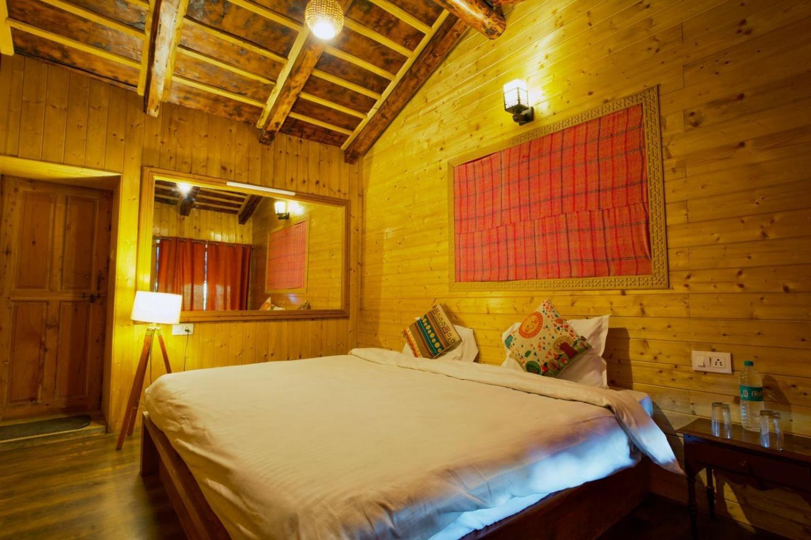 Mudhouse Old Manali Bed & Breakfast Bagian luar foto